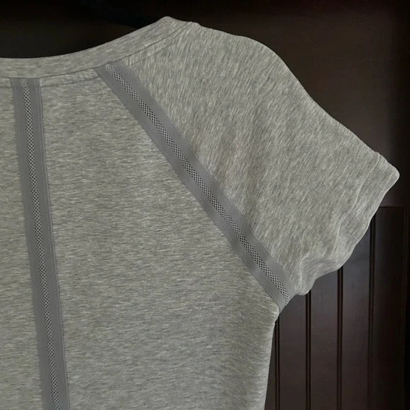 ATHLETA Gray Short Sleeve Crew Neck T-Shirt Athletic Dress Athleisure Preppy | M - Picture 12 of 16
